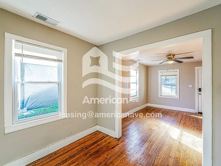 1003555_004_dining_room_4.jpg