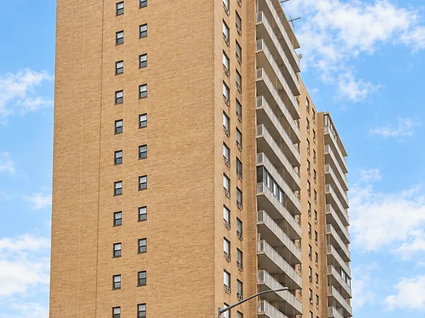 92-29 Queens Boulevard image 1 of 10