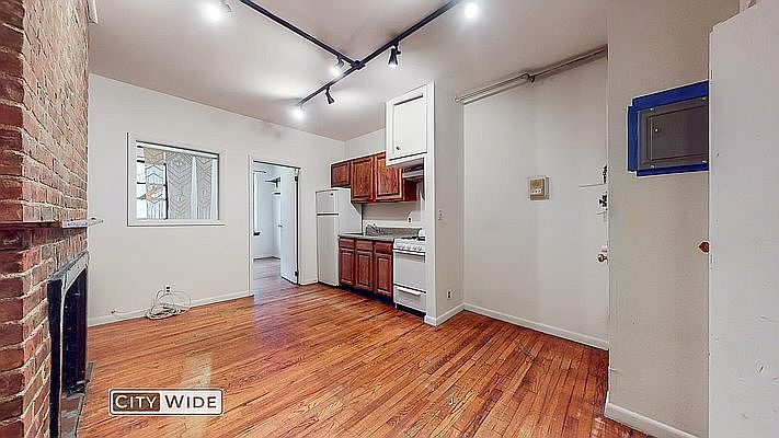 2nd image of 309 E 9th St APT 3D