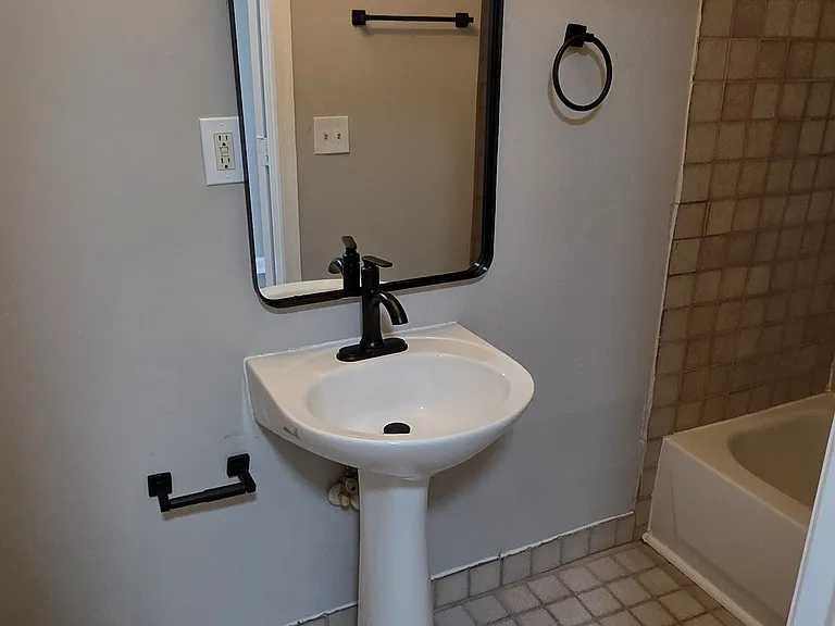 121 N Bradford St — Photo 7