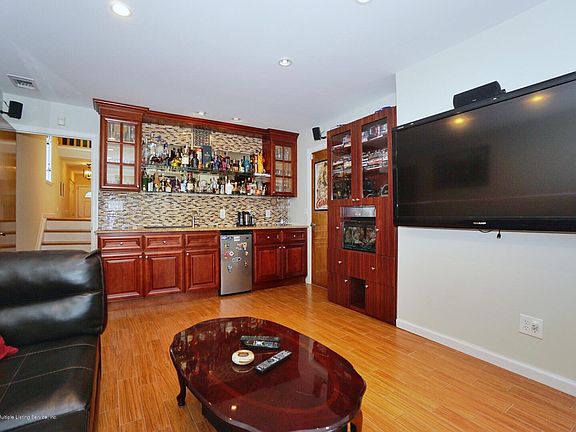 5th image of 680 Harris Ave