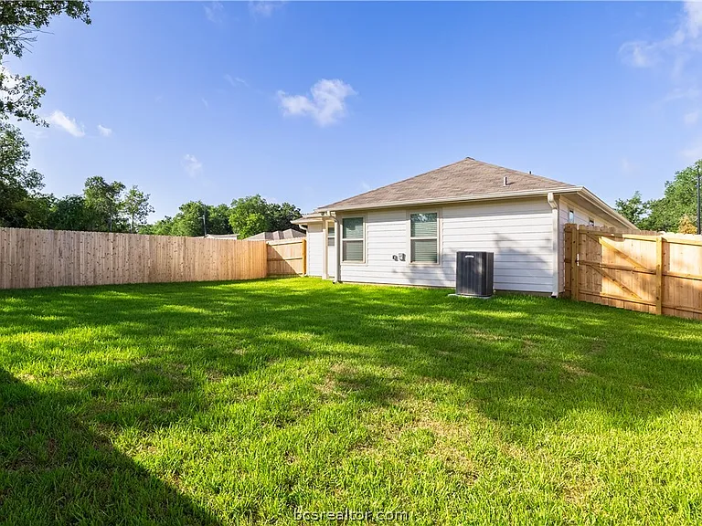 1636 Lucky St — Photo 18