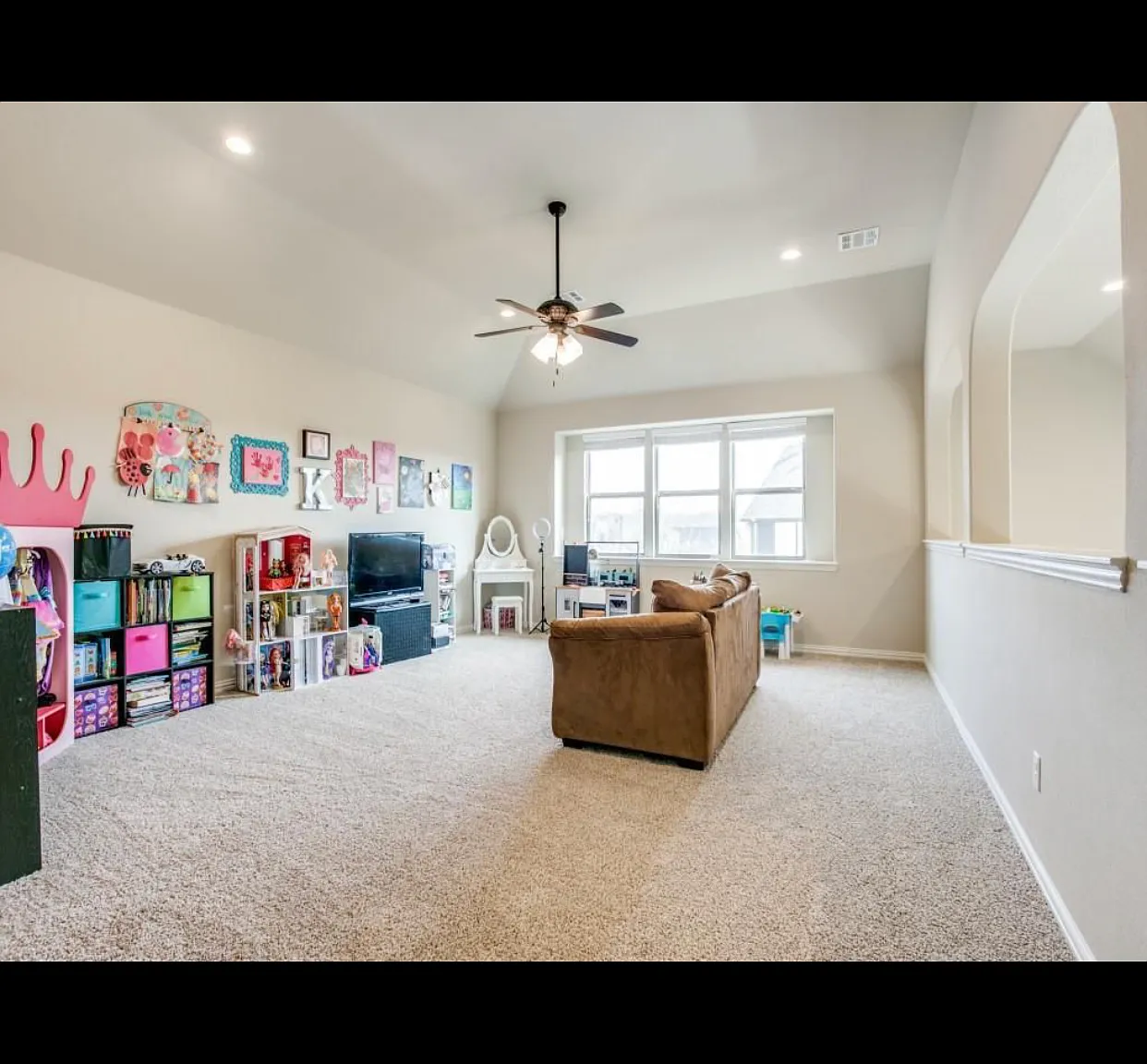 4 bed, 3121 sqft, $4,130 — Photo 2