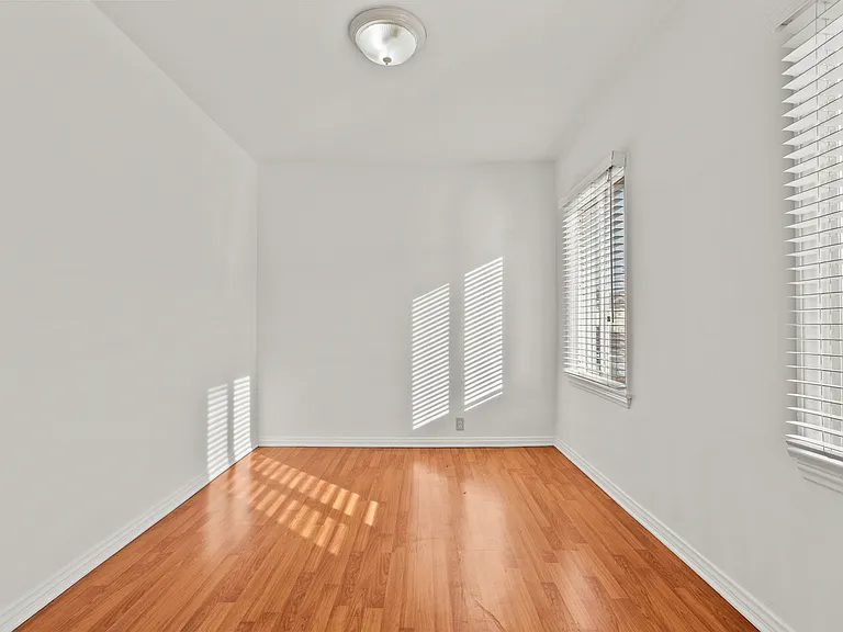 1322 S Van Ness Ave #4 — Photo 10