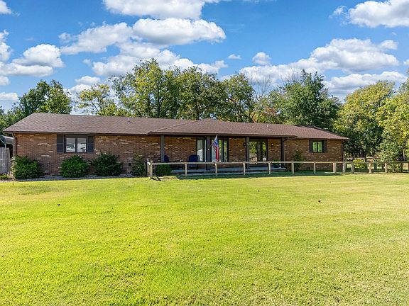 2nd image of 108 Oaklawn Cir