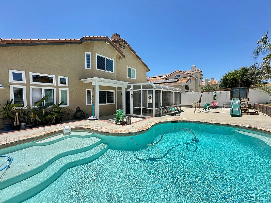 5 bed, 3.0 bath, 2850 sqft, $3,995 — Photo 1