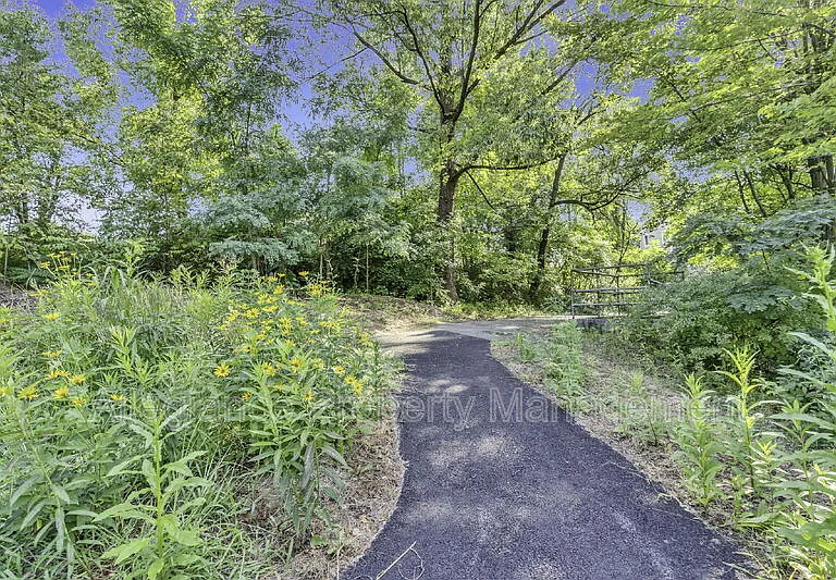 11041 Villaridge Ct #B — Photo 25
