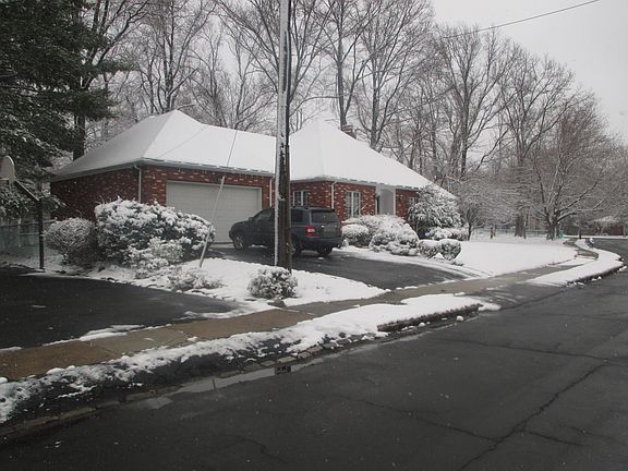 2nd image of 20 Knollwood Dr