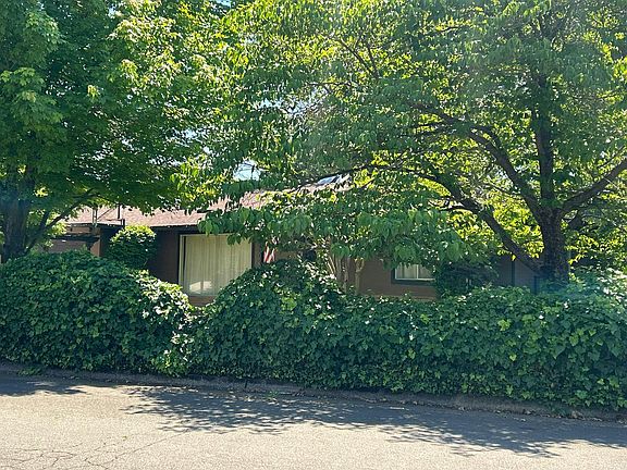 2nd image of 3322 Riverside Dr
