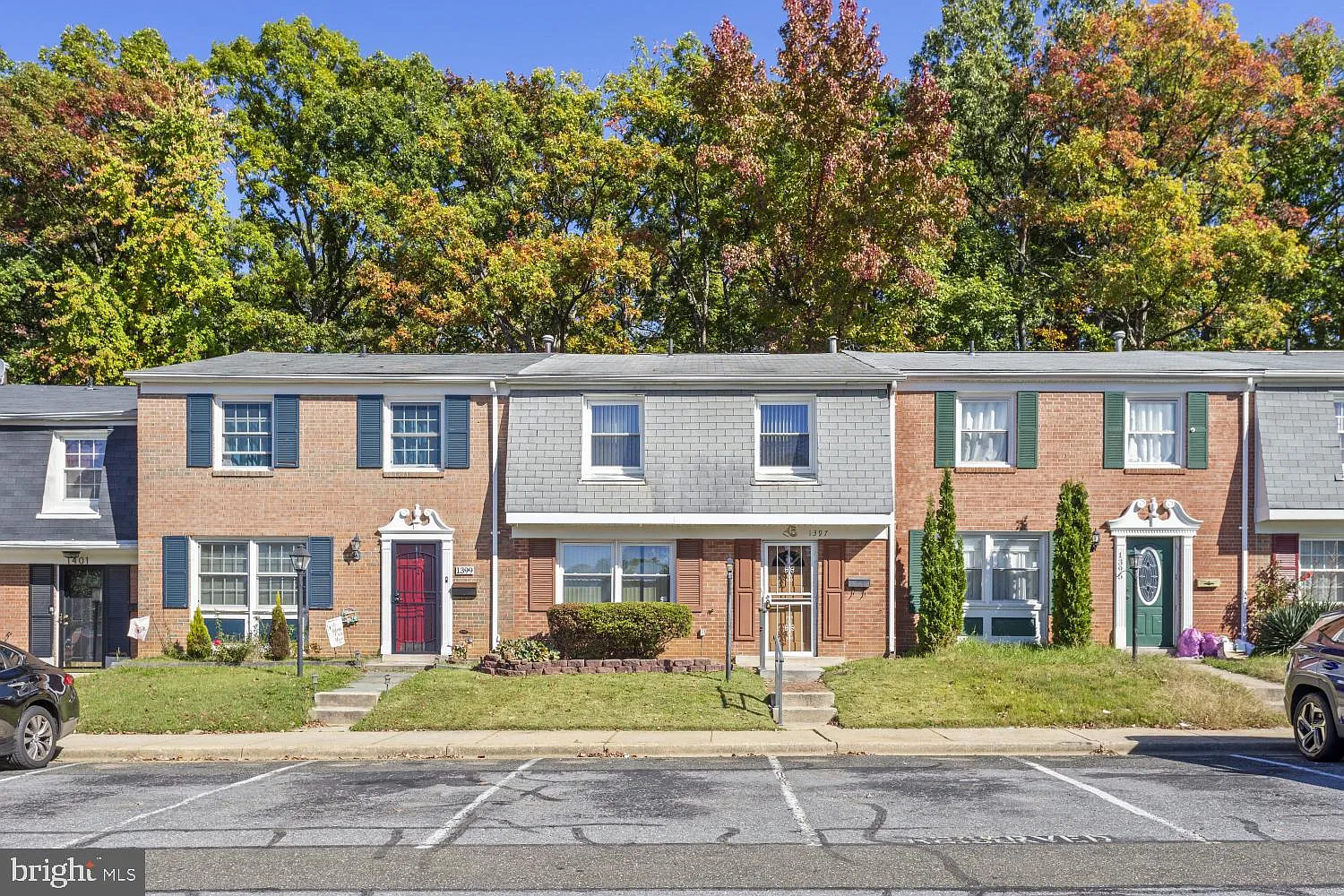 3 bed, 1.5 bath, 1322 sqft, $2,300 — Photo 1