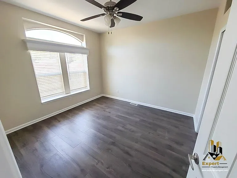 318 Hickory St — Photo 13