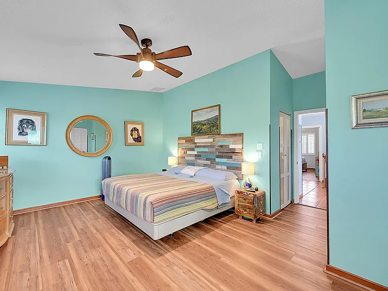 2922 Port Royale Ln S — Photo 26