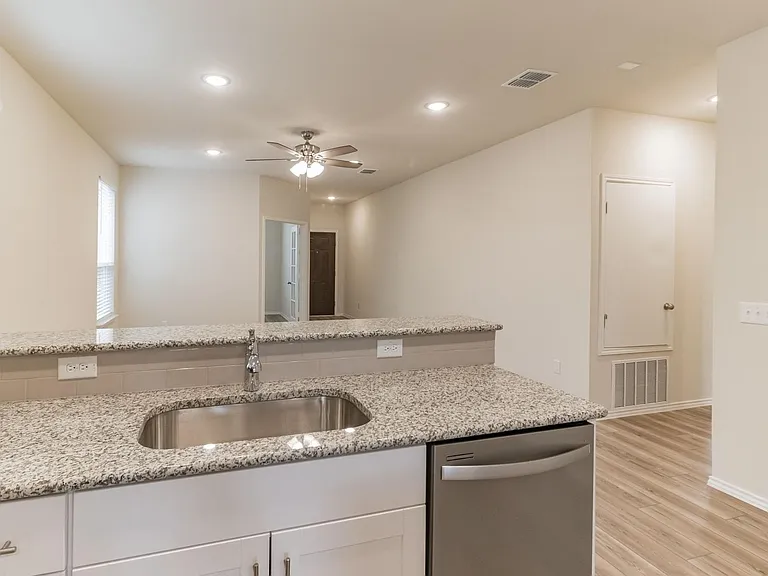 804 Cormorant St — Photo 22