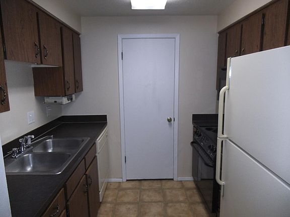 2nd image of 753 Meadows Dr APT 3