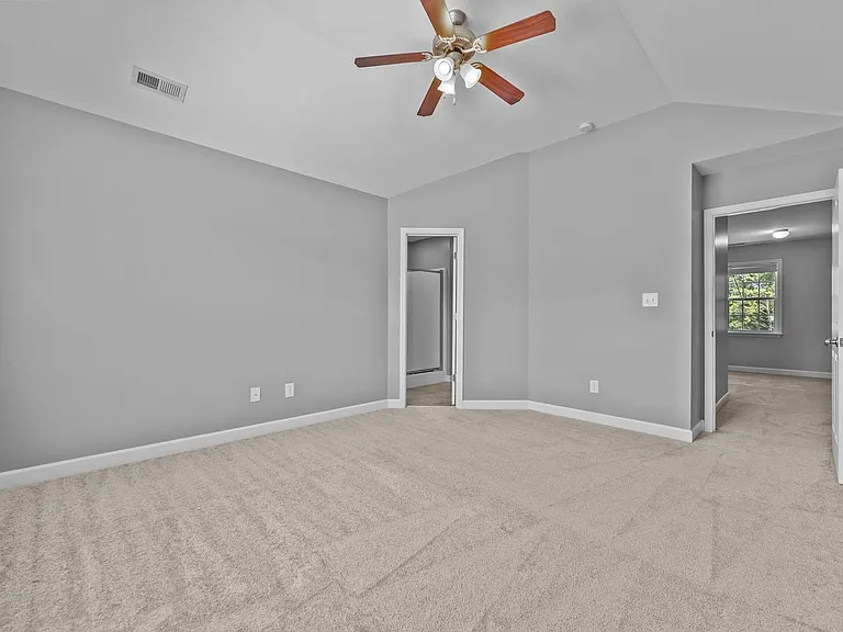 210 Wedgefield Cir — Photo 15