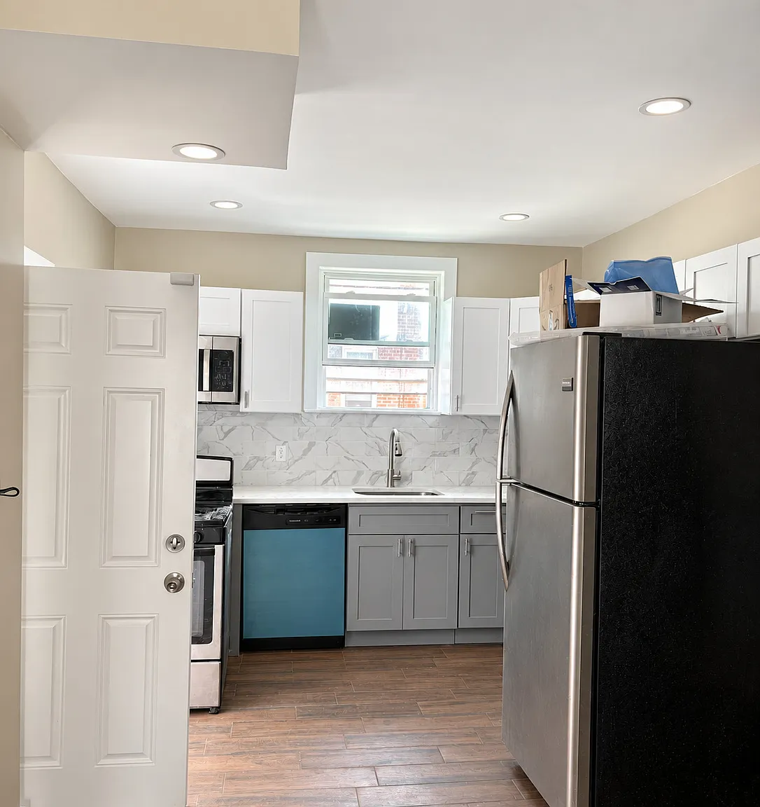 3 bed, 1.5 bath, 1230 sqft, $1,925 — Photo 2
