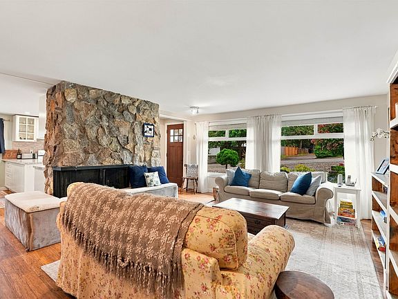 4th image of 5734 Pebble Cres