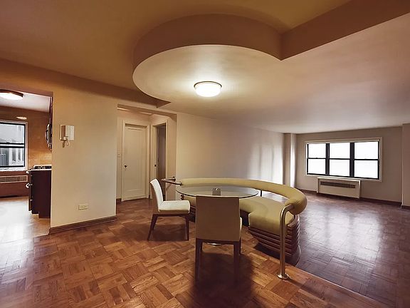 3rd image of 301 E 48th St APT 11A