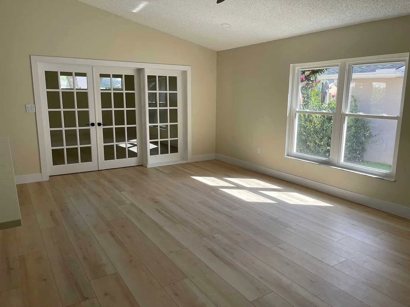 Lovely home in gated, 55+ community — Photo 4