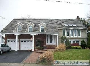 6 Deepwater Ave, Massapequa, NY 11758