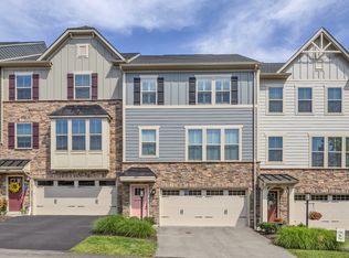 2005 Lampl Ln, Jeannette, PA 15644