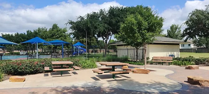 4 bed, 2182 sqft, $650 — Photo 4
