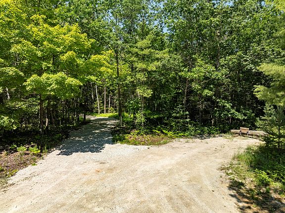 5th image of Breezewood Ln