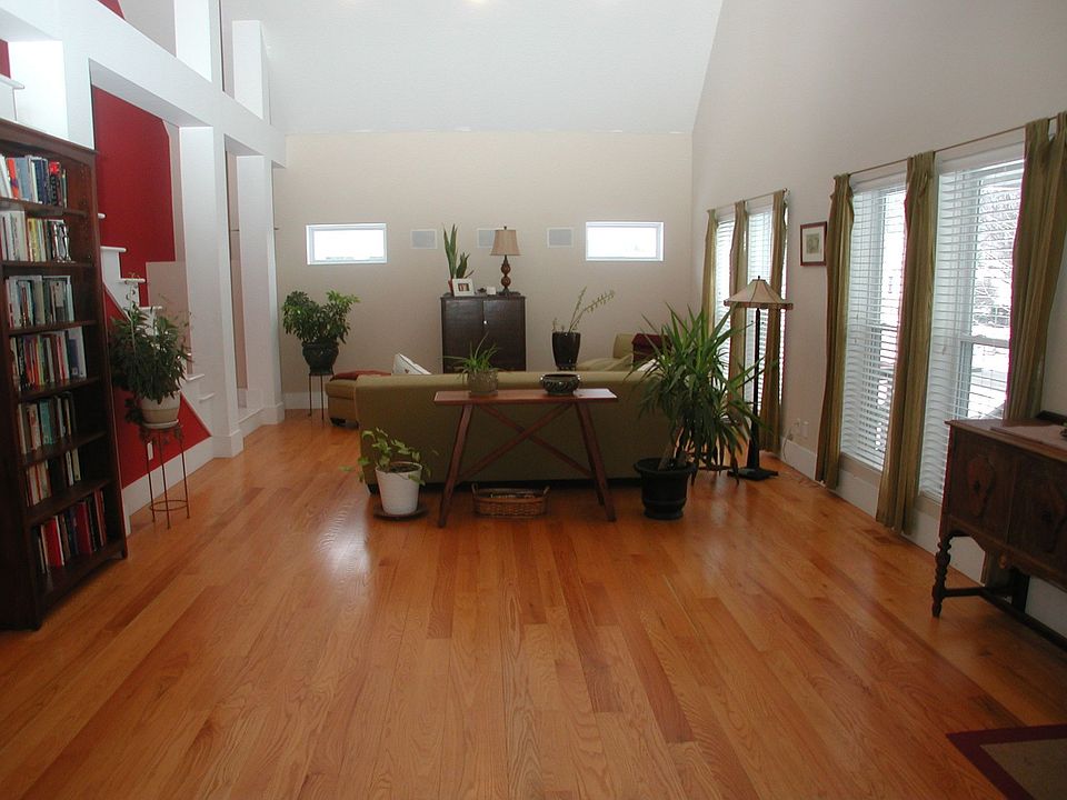 2nd image of 1014 S Palmer Ave