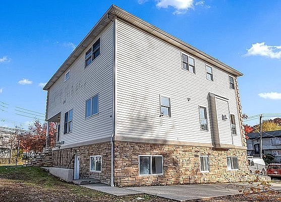 2nd image of 85 Mason Blvd #2