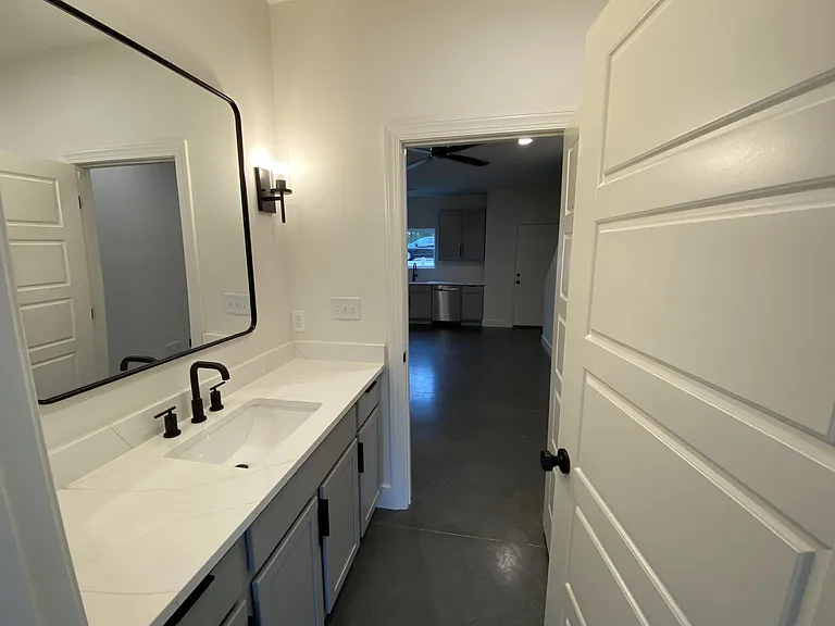1932 Cambridge Village Dr — Photo 4