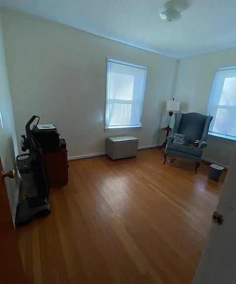 946 Hairfield Dr — Photo 2