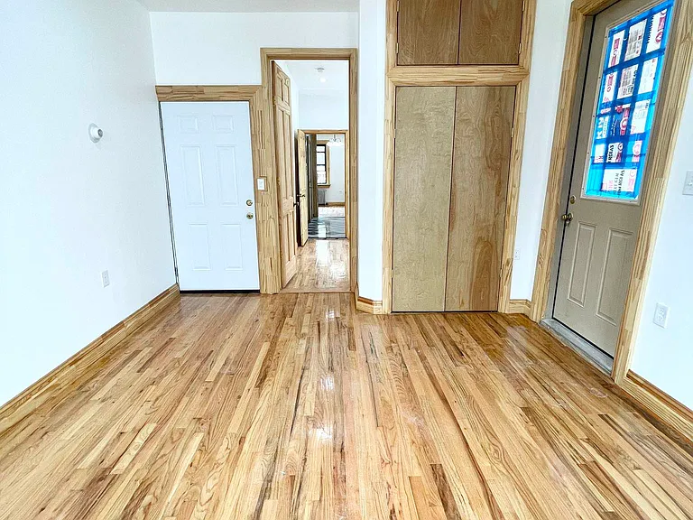 252 Devoe St #V — Photo 7