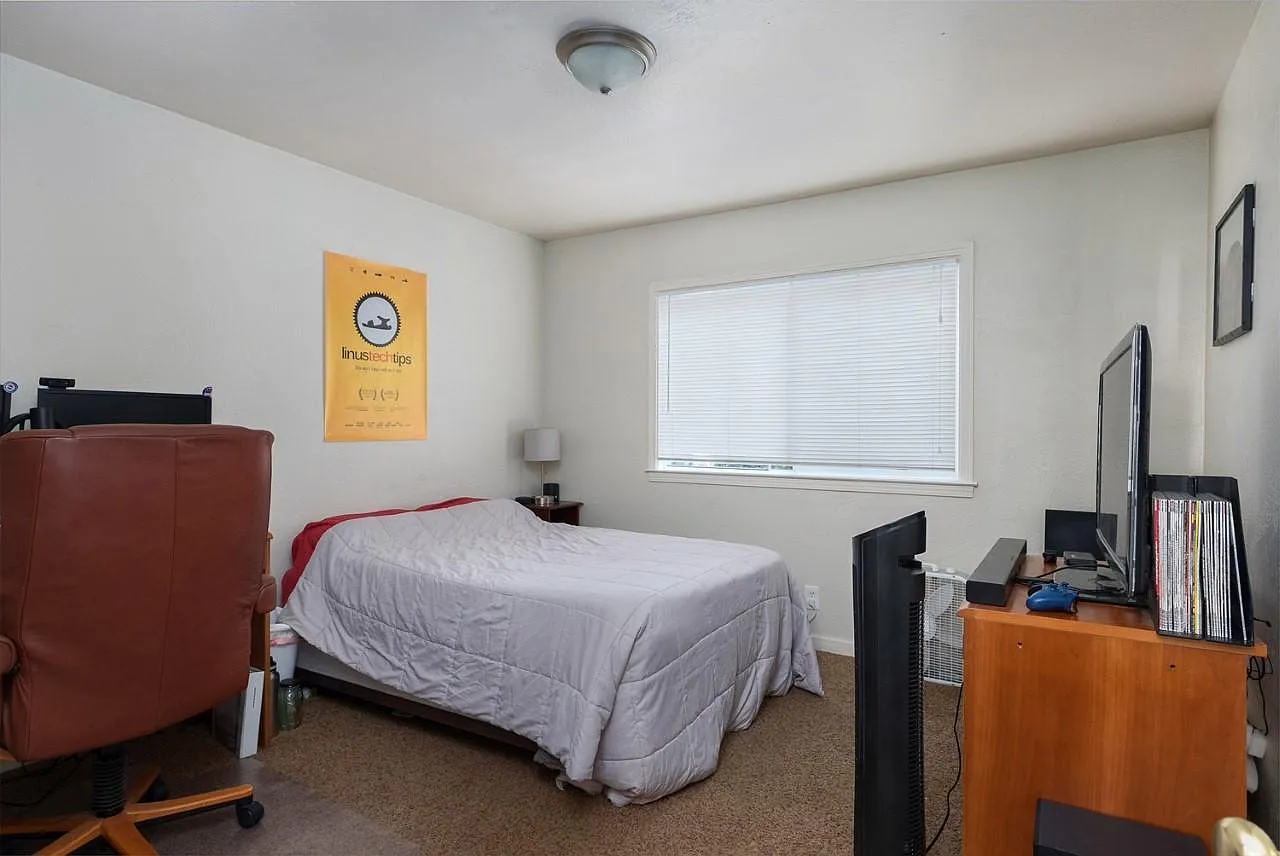 4 bed, 5376 sqft, $2,400 — Photo 3