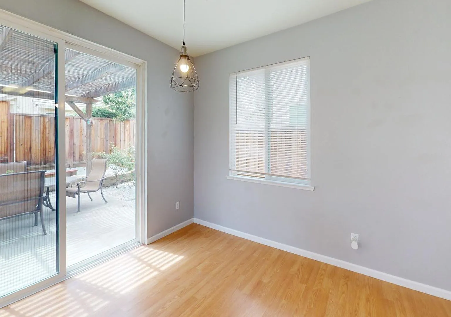 Great Neighborhood...Central Brentwood Location Close To All! — Photo 2
