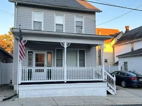 102 B St, Pen Argyl, PA 18072