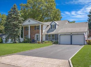 17 Dumond Pl, Coram, NY