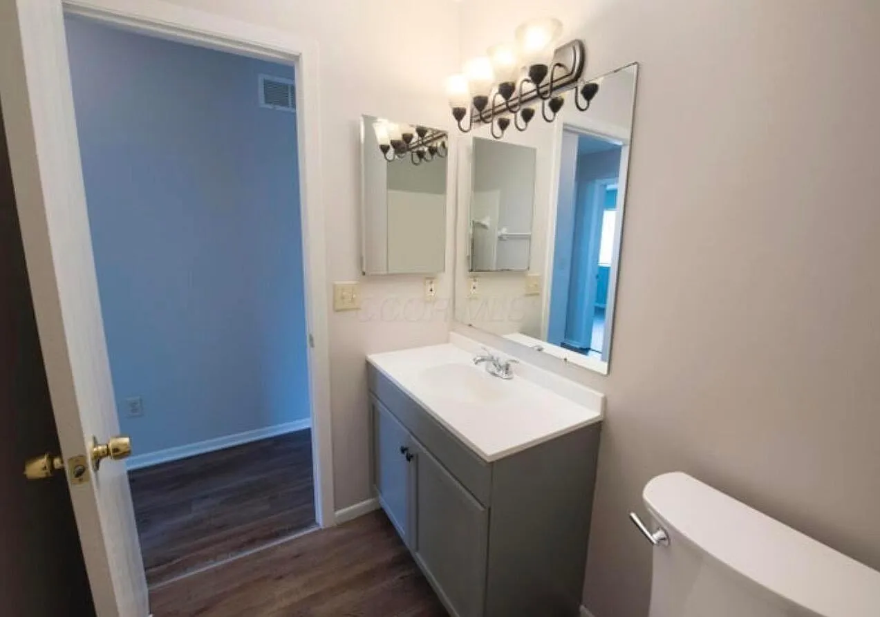 3 bed, 2.0 bath, 1139 sqft, $2,350 — Photo 3