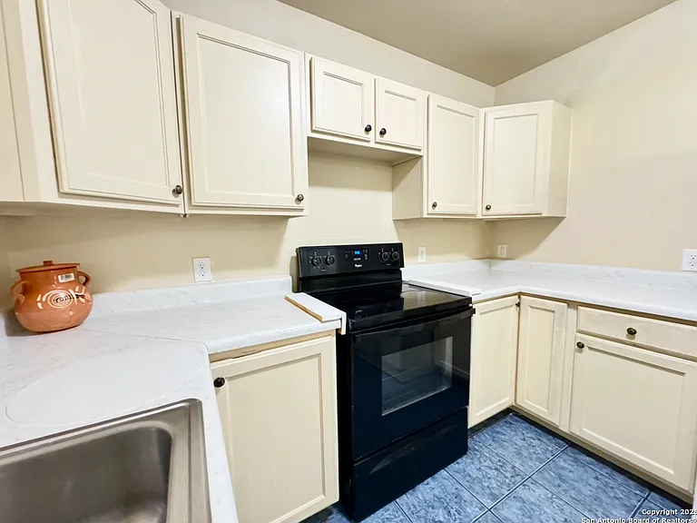 14424 Higgins Rd — Photo 5
