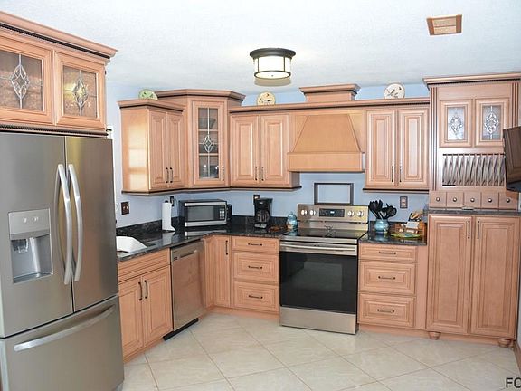 2nd image of 334 N 11th St