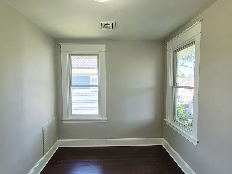 2113 Barton Ave — Photo 31