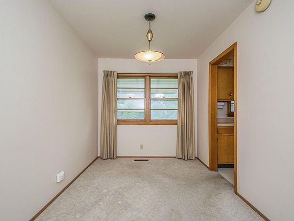 4th image of 1510 Maxwell Ave