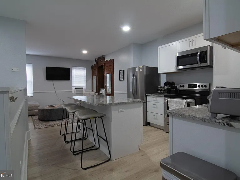 1217 N King St — Photo 9