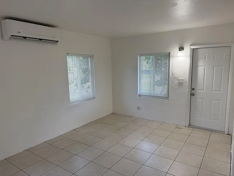1444 NW 4th St — Photo 5