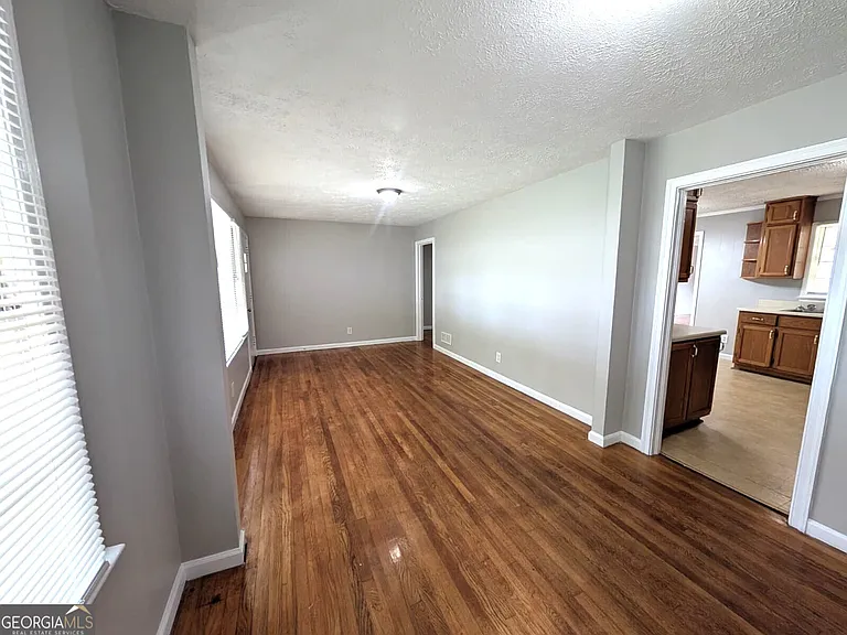 218 Wallis St — Photo 10