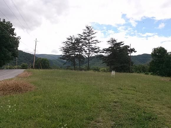 2nd image of 1576 Horse Creek Park Rd