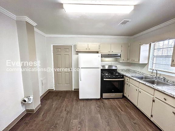 3rd image of 431 Annie St