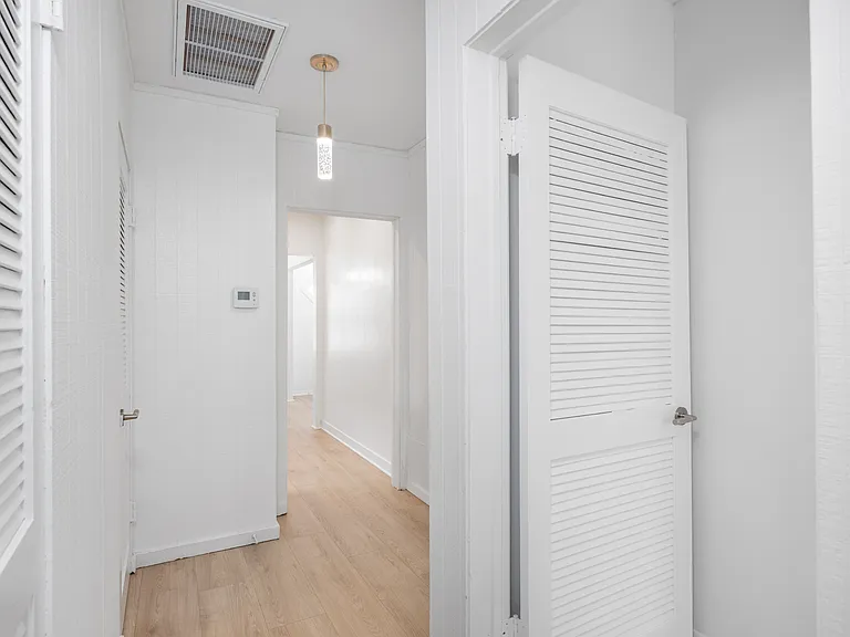 340 Avenue F — Photo 17