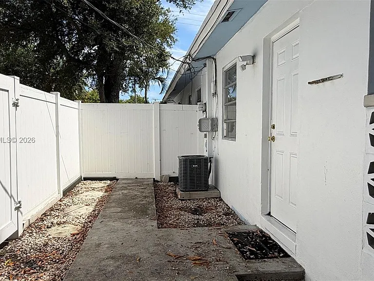 800 SE 15th St #2 — Photo 23