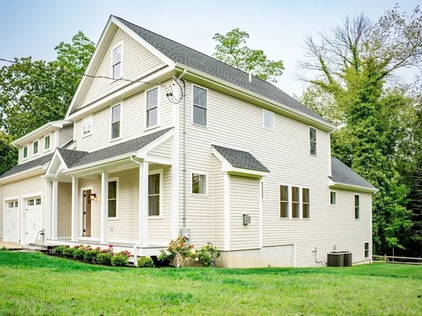 8 Westgate Ln, Scituate, MA 02066