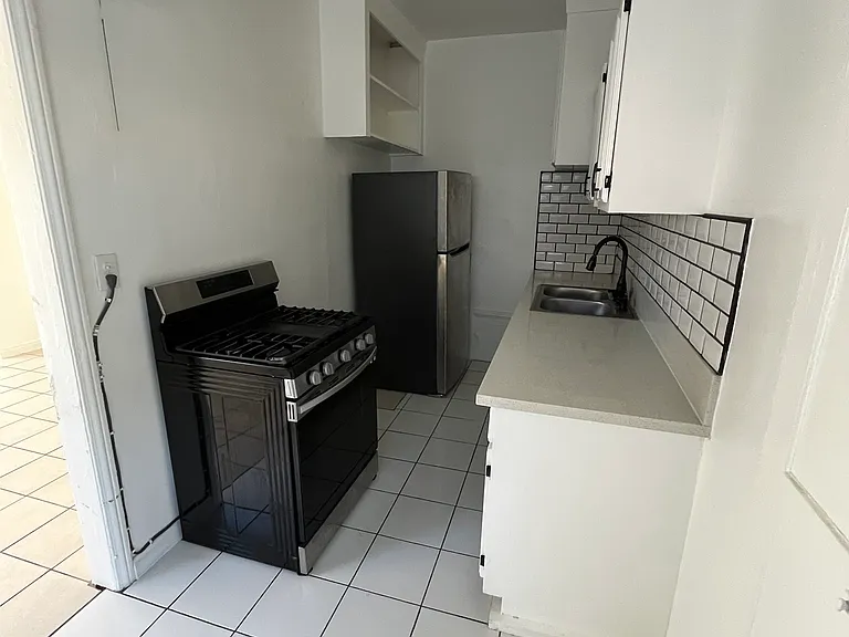 1012 N Ardmore Ave #111 — Photo 6